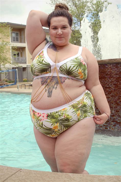 Самые толстые женщины мира в купальниках фото много фото artshots ru