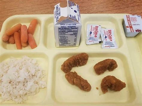 ｢学校の給食がひどすぎる｣父親の投稿した写真が行政を動かした（アメリカ） ガールズちゃんねる Girls Channel