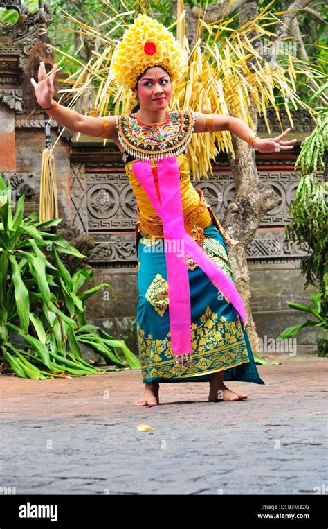 Danseuse Barong Danse Barong Batubulan île De Bali Indonésie
