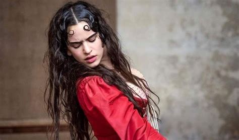 Rosalía Protagoniza Calendario Pirelli Inspirado En Shakespeare