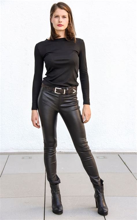 Lederlady ️ Lederhose Damen Lederhose Damen Schwarz Lederhosen Outfit