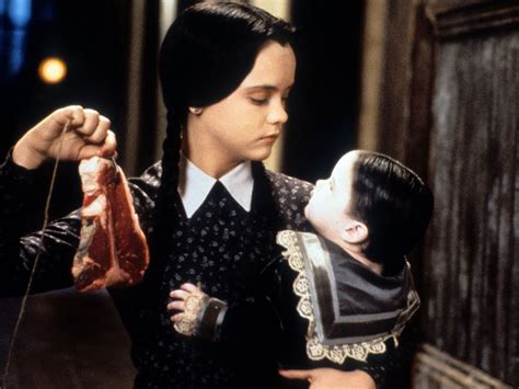 Announcements the addams family musical hits the road. tim burton the addams family'yi televizyona uyarlamaya ...