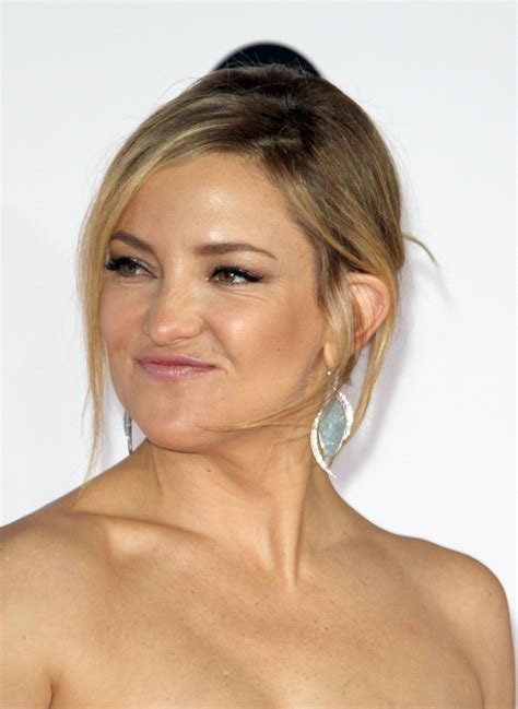 Kate Hudson Peoples Choice Awards In Microsoft Theater In Los Angeles CelebMafia
