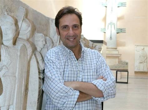 Laureato in scienze geologiche all'università degli studi di roma la sapienza con 110/110 e lode, ha poi conseguito il dottorato di ricerca in scienze della terra. Il geologo Mario Tozzi: «Subito un monitoraggio, la città ...