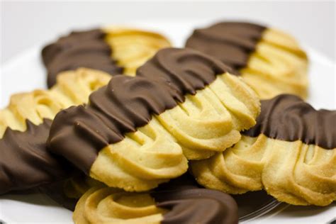 A food desert is a geographic area where grocery stores are scarce or missing. Really Nice Recipes - Viennese Whirls