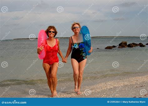 Reife Frauen Nackt Am Strand Neree