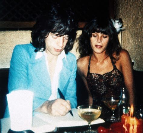 Uschi obermaier verdient sich laut steckbrief ihren unterhalt größtenteils als fotomodell. Uschi Obermaier with the Rolling Stones on the 1975 tour ...