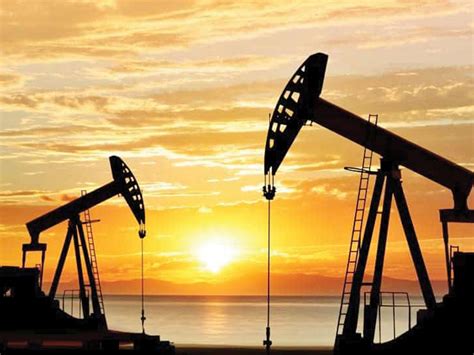 ارتفعت أسعار النفط حول العالم، بعد إعلان ترامب أنّه يتوقّع انتهاء الخلاف السعودي الروسي ومنذ الاقفال الناتج عن الوباء، بلغت أسعار النفط الخام مستويات منخفضة لم تشهدها منذ. 2٫2 % انخفاضًا في أسعار النفط - جريدة الراية