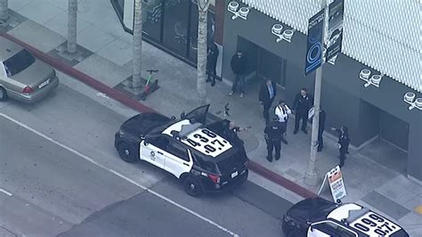 Los Angeles Police Investigate Possible Armed Robbery At Beverly Center Shopping Mall Abc7 Los