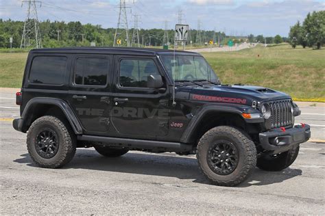 While the 2021 gladiators could get expensive in a short period of time, jeep has yet to announce a complete list of changes to the 2021 gladiator the wrangler 392 is based on the svelte rubicon, and we wouldn't be surprised to see jeep offer the hemi v8 in the mojave trim to make it a more. 2021 Gladiator 392 V8 / 2021 Jeep Wrangler Rubicon 392 Revealed: 470-HP Hemi V8 ... - 2021 jeep ...