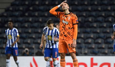 Watch from anywhere online and free. Porto vs Juventus. El OSO de la Champions, Bentancur ...