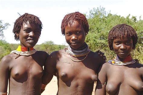 部族のアフリカの少女ポルノ WhitterOnline