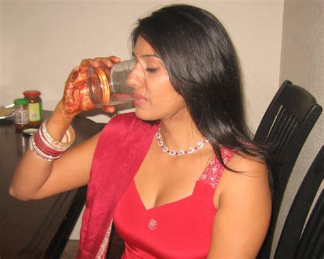 Putri Mendem Indian Party Girls Drinking Beer And Hot In