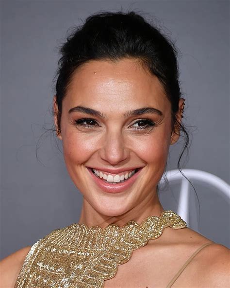 Lmh Gal Gadot Gal Gadot Beautiful Celebrities Gold Necklace Queen