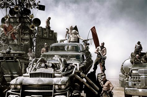 Il film è ambientato in un futuro distopico post apocalittico in cui benzina ed acqua sono risorse quasi esaurite. 41 New MAD MAX: FURY ROAD Pictures | The Entertainment Factor