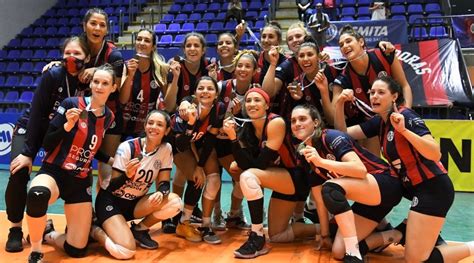 Su logró más destacado como profesional fue la medalla de oro de los juegos panamericanos lima 2019 tras vencer en la final a la norteamericana, carolina dolehide. Nadia Castagno y Mariana Moriondo campeonas con San ...