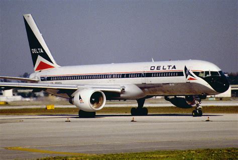 File11al Delta Air Lines Boeing 757 232 N686dafll30011998