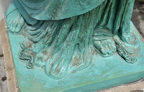 A Closer Look At The Statue Of Liberty Reveals This Striking Detail