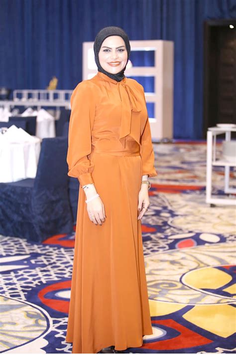 الفنانة العمانية فخرية خميس صدمت الجمهور بالكشف عن حالتها الصحيّة بعدما أصيبت بوعكة قبل أيام قليلة دخلت على إثرها للمستشفى، لتكشف لمتابعيها اصابتها بالسرطان وبدء خضوعها للعلاج بالكيماوي تزامنا مع إصابتها بفيروس كورونا المستجد، بينما رفع. جريدة البلاد | مدربة الإتيكيت الكويتية اللوغاني "تدلل ...