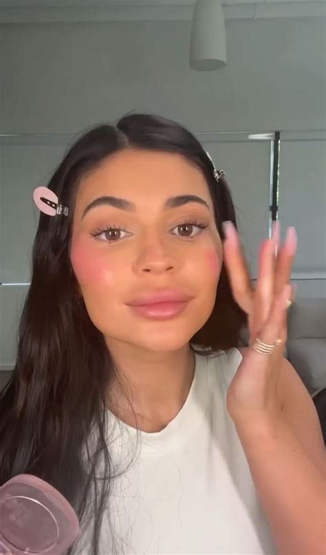 Kylie Jenner Shows Off Her Very Puffy Lips In New Video After Sister