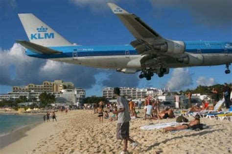 Foto Terempas Dorongan Mesin Jet Di Bandara St Maarten Turis Ini Tewas