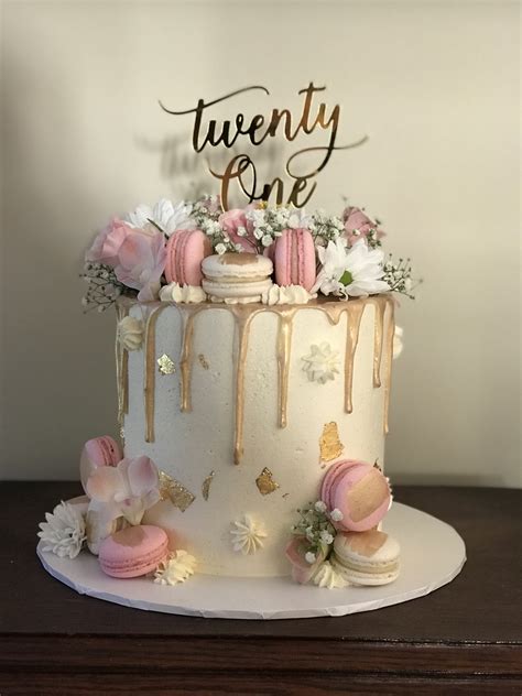 Se hai un evento speciale, perché non farlo diventare ancora più speciale con una dolce opera d'arte? Birthday Cakes | Cakes By Simone