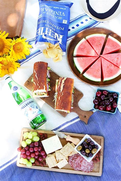 These 30 picnic dessert recipes will definitely come in handy!! Summer Picnic Recipes and Tips