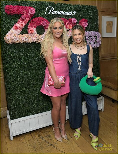 full sized photo of victoria justice reunites with zoey 101 costars jamie lynn spears erin