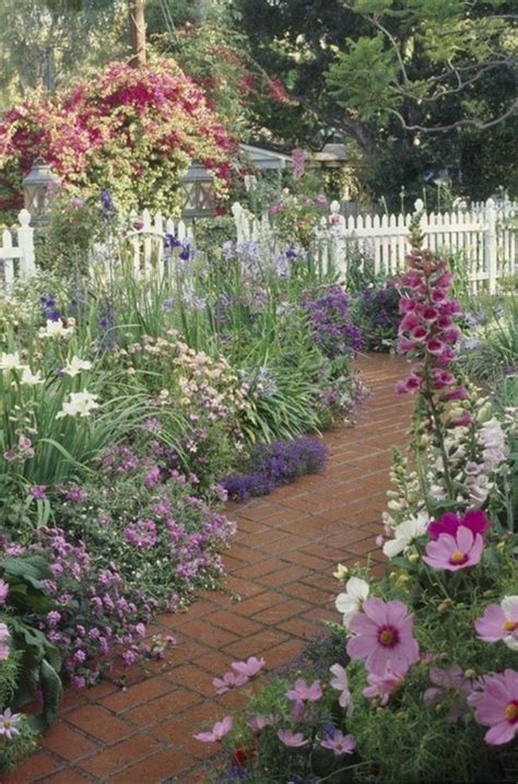 Brilliant Garden Path Walkways Design Ideas05 Beautiful Gardens