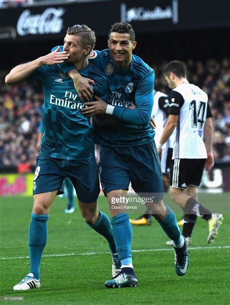 Toni kroos über nachbar cristiano ronaldo die etwas lauteren grillabende fanden eher bei ihm statt. Valencia v Real Madrid - La Liga | Jogadores de futebol ...