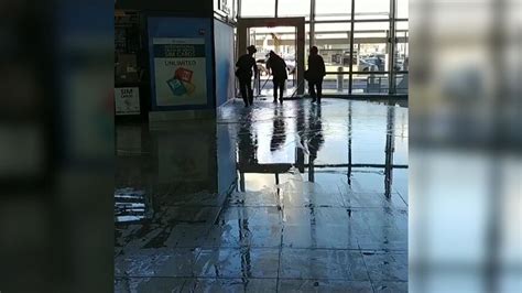 Water Mains Break At New Yorks Jfk Airport Abc News