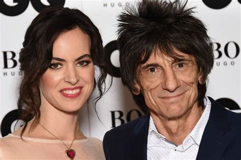 Il figlio d'arte, infatti, all'interno della casa del grande dopo i 13 anni lo avrò sentito un paio di volte in tutto. Ronnie Wood ancora papà a 69 anni, la moglie Sally ha ...