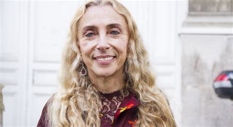 Oggi si è diffusa la notizia che il grosso animale avvistato l'altro ieri, avesse attaccato gli animali della masseria carestia; Franca Sozzani di sé diceva: «Sono una pantera in lotta»