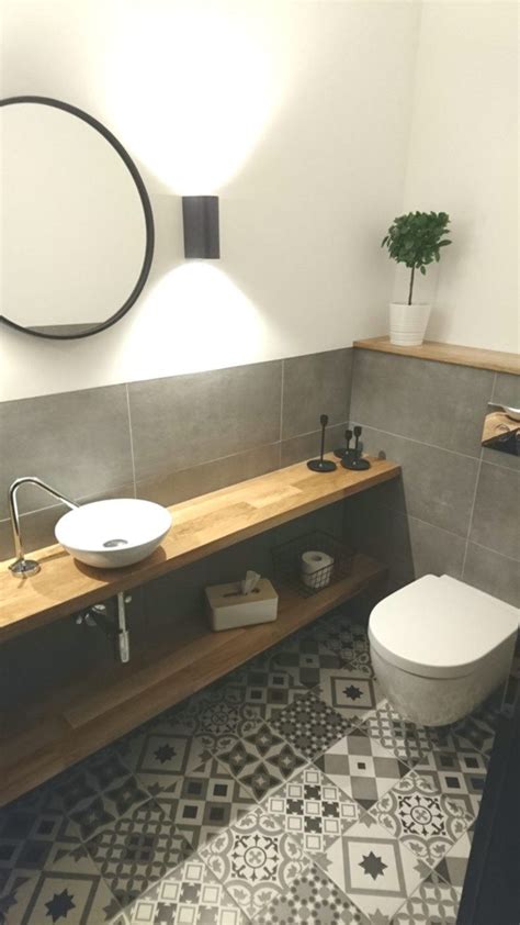 Je nach wunsch und budget gibt es für die bodengestaltung eine ganze reihe von alternativen zu fliesen fliesen werden im bad am häufigsten verlegt. Gästetoilette Retro Fliesen Eiche carreaux chene invite ...