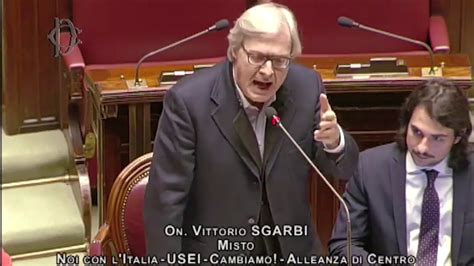 Sgarbi Show In Aula Cita Dante Per Insultare Il Governo E La Manovra