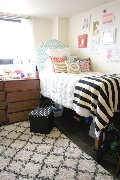 A Dozen Tips For A Super Organized Dorm Room Dorm Room Inspiration Dorm Room Decor Preppy