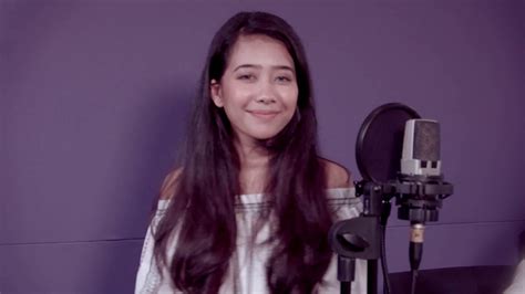 One day, their friendship is tested when a pretty new girl, zurina. Fatin Afeefa | Tentang Bulan | OST Tentang Bulan - YouTube