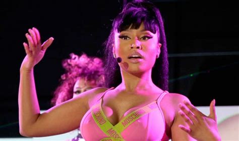 Nicki Minaj Suffers Wardrobe Malfunction On Stage Entertainment News India Com