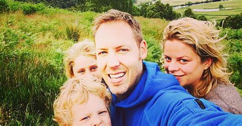 Kim Clijsters Daagt Haar Man Op Instagram Uit Om Van Moedermelk Te