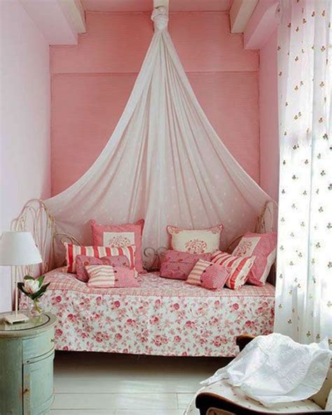Paint the walls, floor, and ceiling the same color 40 Design Ideas to Make Your Small Bedroom Look Bigger