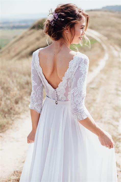 Se vuoi fartelo realizzare da una sarta, in caso di un decisamente più importante l'abito da sposa vintage anni '40. Ispirazione vintage matrimonio aperto indietro pizzo ...