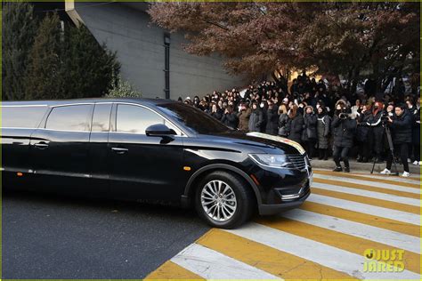 Jonghyun S Funeral Attended By His Shinee Bandmates Photo Photos Just Jared