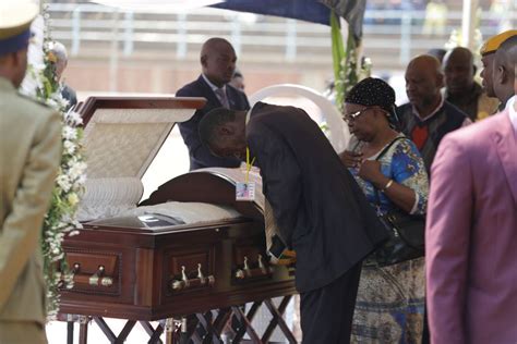 zimbabwe s mugabe to be buried in 30 days at new mausoleum the seattle times