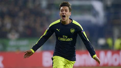 Mesut Özil Zieht Mit Arsenal Ins Achtelfinale Ein Eurosport