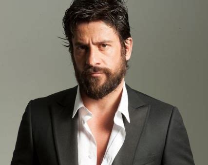 Το μήνυμα του τραγουδιστή για τις δύσκολες ημέρες που διανύουμε. Αργυροσ Κωνσταντινοσ Υψοσ - Kwnstantinos Argyros Se ...