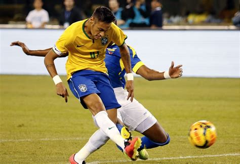 Brasil, muy gris de cara a puerta, no puede de momento con ecuador, muy bien plantada en defensa. Brasil venció 1 por 0 a Ecuador. | La República EC