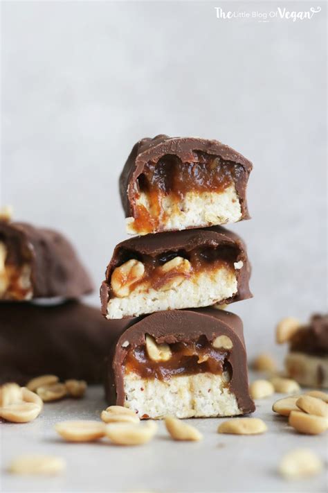 Vegan snickers bars which will melt in your mouth! Healthy snickers bars recipe | The Little Blog Of Vegan