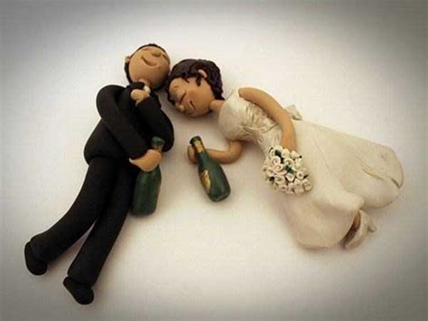 20 Awesomely Funny Wedding Cake Toppers | KLYKER.COM