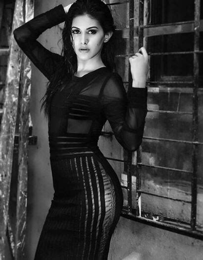She made her bollywood debut with issaq, opposite prateik babbar. Amyra Dastur Height, Weight, Age, Stats, Wiki and More