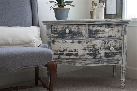 Thrifty Decorating: An alternative method of dry brushing....